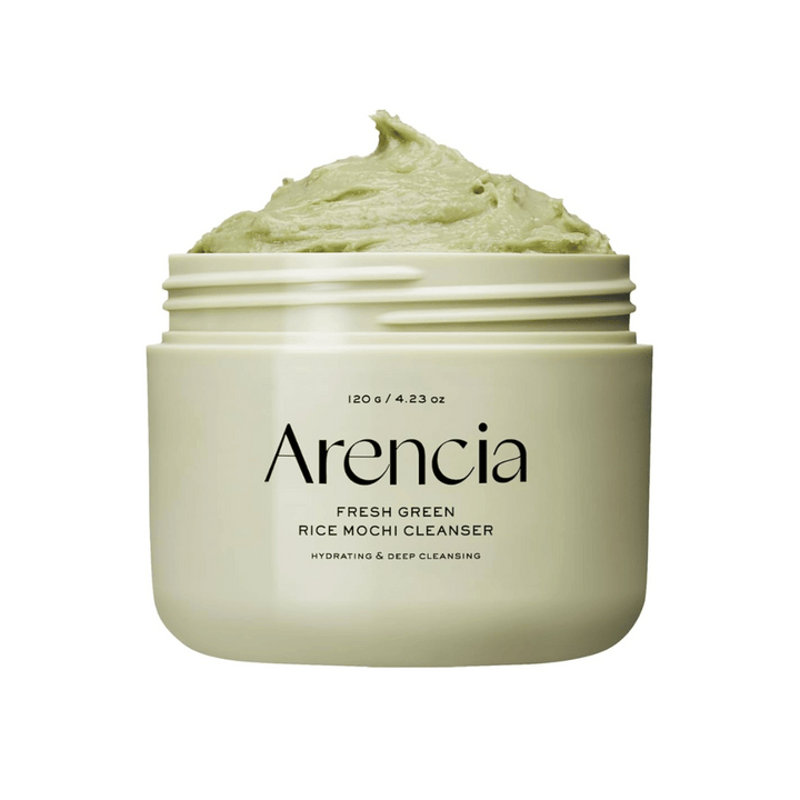 Öppen burk med Arencia Fresh Green Rice Mochi Cleanser 120g, en grön krämig rengöring med texten "Hydrating & Deep Cleansing" på förpackningen.