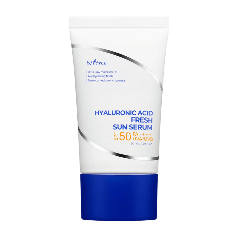 Isntree Hyaluronic Acid Fresh Sun Serum med SPF50+ PA++++ är ett solskydd som kombinerar effektivt skydd med intensiv återfuktning tack vare hyaluronsyra med låg molekylvikt. Lätt, icke-komedogen formula som absorberas snabbt och passar känslig hud.