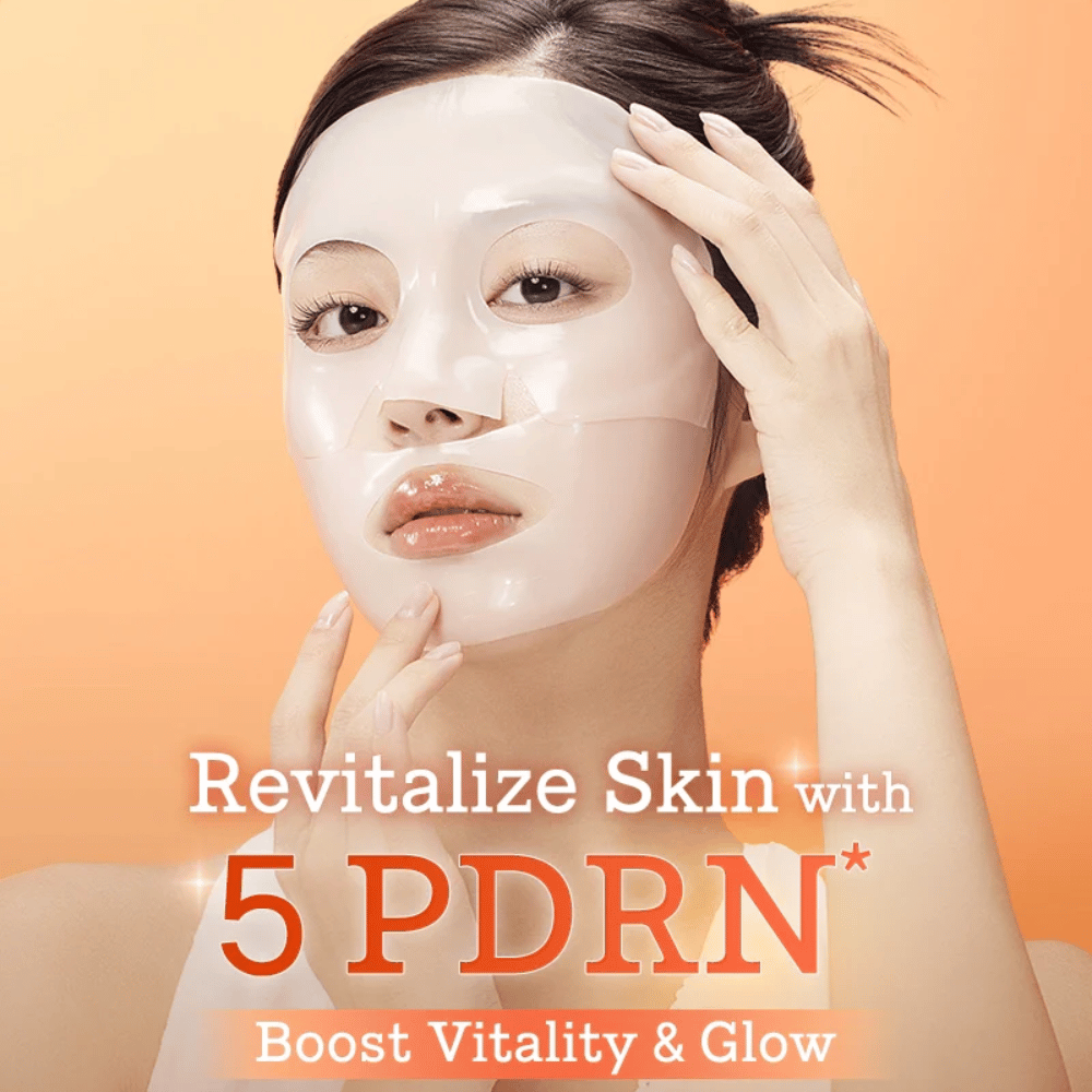 COSRX 5 PDRN Hyaluronic Acid Vital Hydrating Hydrogel Mask aplicado en el rostro para piel revitalizada, mayor luminosidad e hidratación intensiva