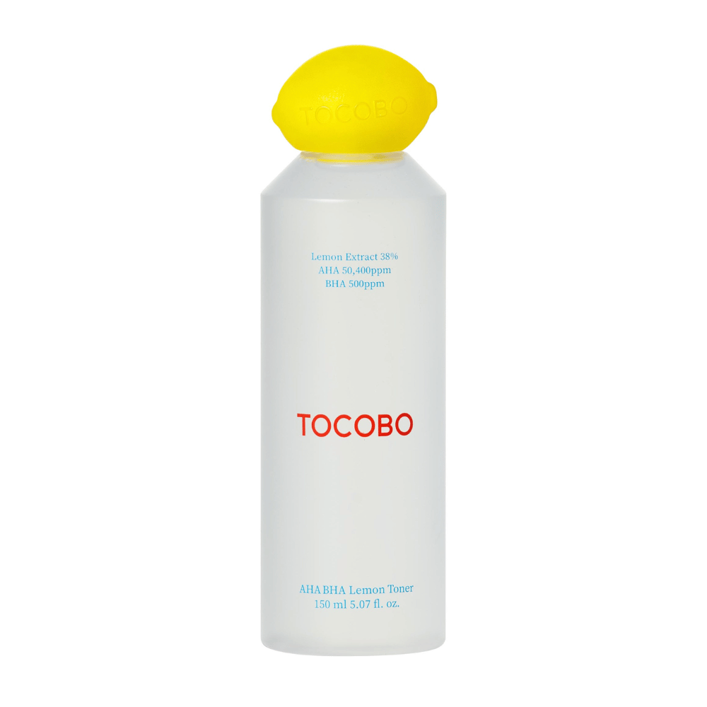 TOCOBO AHA BHA Lemon Toner en botella transparente con tapa amarilla en forma de limón y logotipo rojo. El texto en la botella indica 38 % de extracto de limón, AHA 50 400 ppm y BHA 500 ppm.