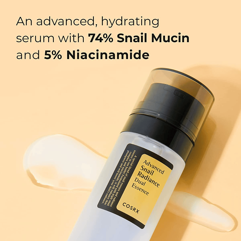 Botella COSRX Advanced Snail Radiance Dual Essence, 80 ml, con bomba negra y etiqueta, presentada contra un fondo claro con texto que resalta 74% Baba de caracol y 5% Niacinamida.