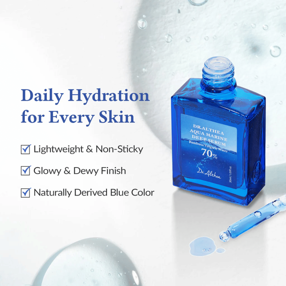 Dr. Althea Aqua Marine Deep Serum en botella de vidrio azul con pipeta, fórmula ligera y no pegajosa que proporciona hidratación diaria, acabado luminoso y húmedo, y color azul natural para todo tipo de piel.