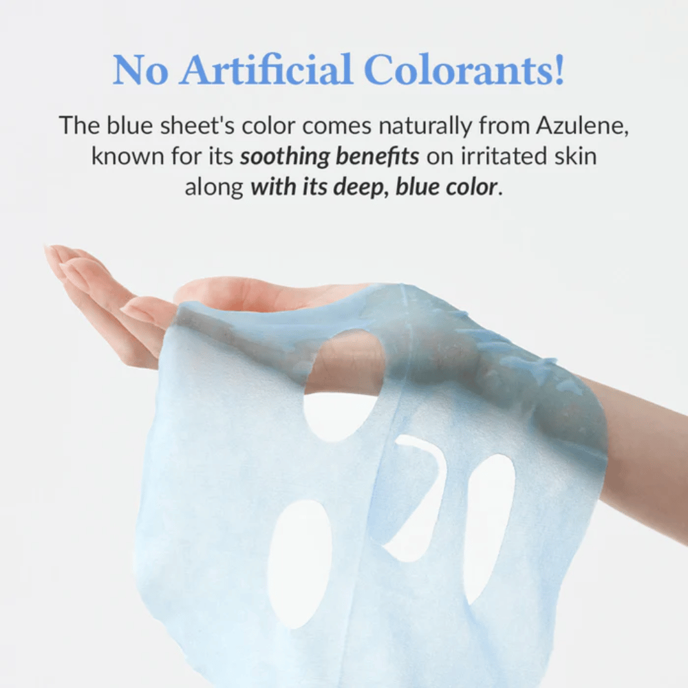 ¡Sin colorantes artificiales! El color azul de la mascarilla proviene naturalmente del azuleno, que calma la piel irritada y le da su profundo tono azul.