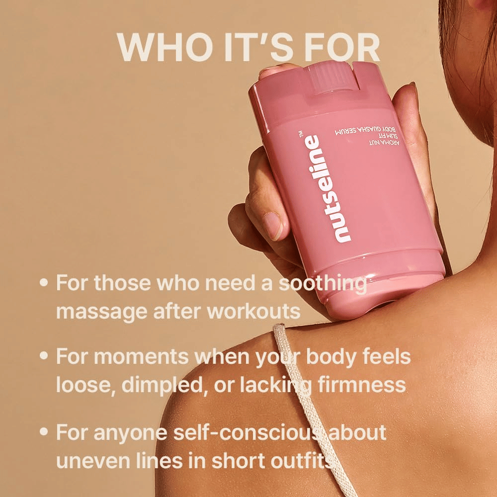 Una modelo sostiene Nuseline Aroma Nut Slim Fit Body Guasha Serum contra el hombro junto con información sobre qué usuarios y necesidades son adecuados para el producto.