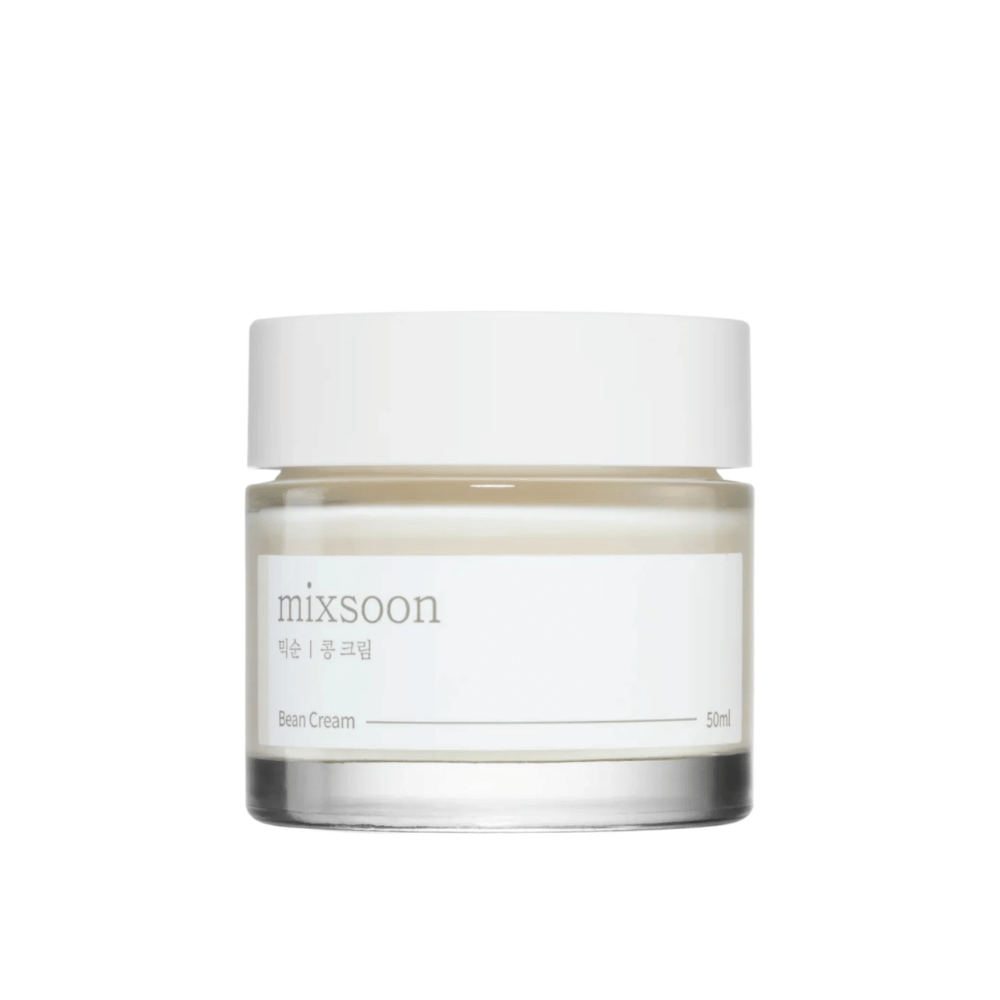 Un frasco con una tapa blanca y una etiqueta que muestra el texto "mixsoon 팥 크림" y "Bean Cream" así como la indicación de volumen "50ml". El frasco es parcialmente transparente y contiene una crema blanca. El diseño es simple y moderno con un fondo blanco limpio que acentúa el producto.