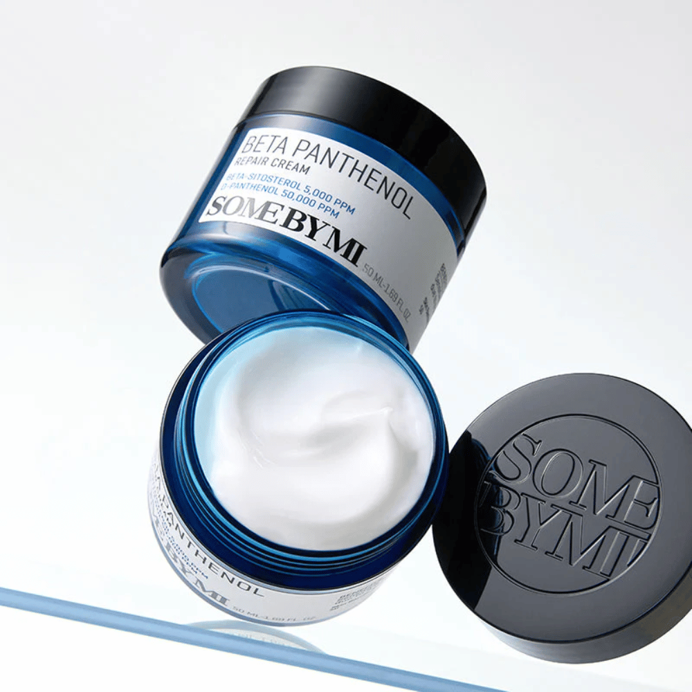 Tarro abierto con SOME BY MI Beta Panthenol Repair Cream – fórmula rica y suave para reparación de la piel y equilibrio de humedad.