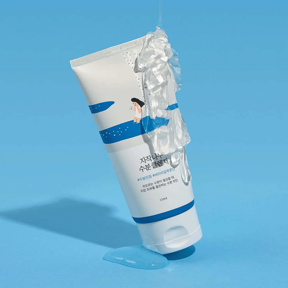 ROUND LAB Birch Juice Moisturizing Cleanser en tubo con espuma cremosa, limpiador facial suave con savia de abedul que limpia suavemente, hidrata la piel y preserva el equilibrio natural de humedad de la piel.