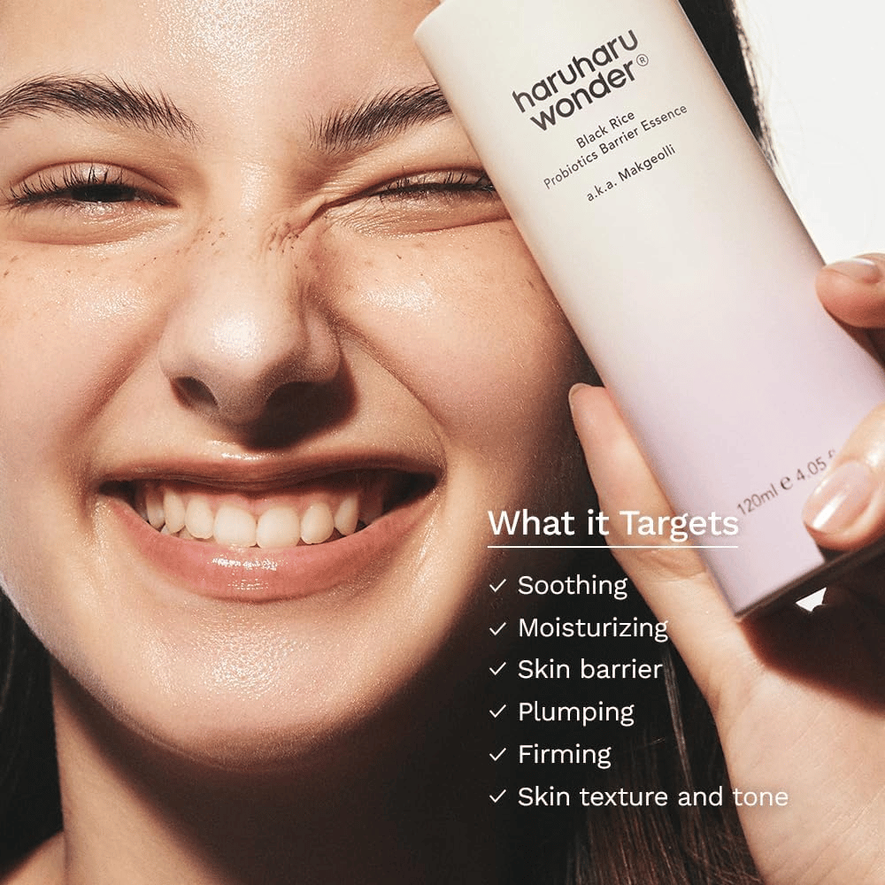 Haruharu Wonder Black Rice Probiotics Barrier Essence se aplica en el rostro para hidratar, calmar y fortalecer la barrera cutánea