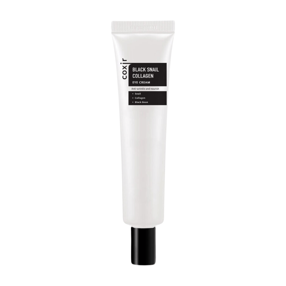 La imagen muestra un tubo de "Black Snail Collagen Eye Cream", una crema para ojos que destaca ingredientes como extracto de caracol, colágeno y frijol negro. Estos ingredientes son conocidos por sus propiedades antiarrugas y nutritivas. El producto está diseñado para hidratar y cuidar la piel sensible alrededor de los ojos.