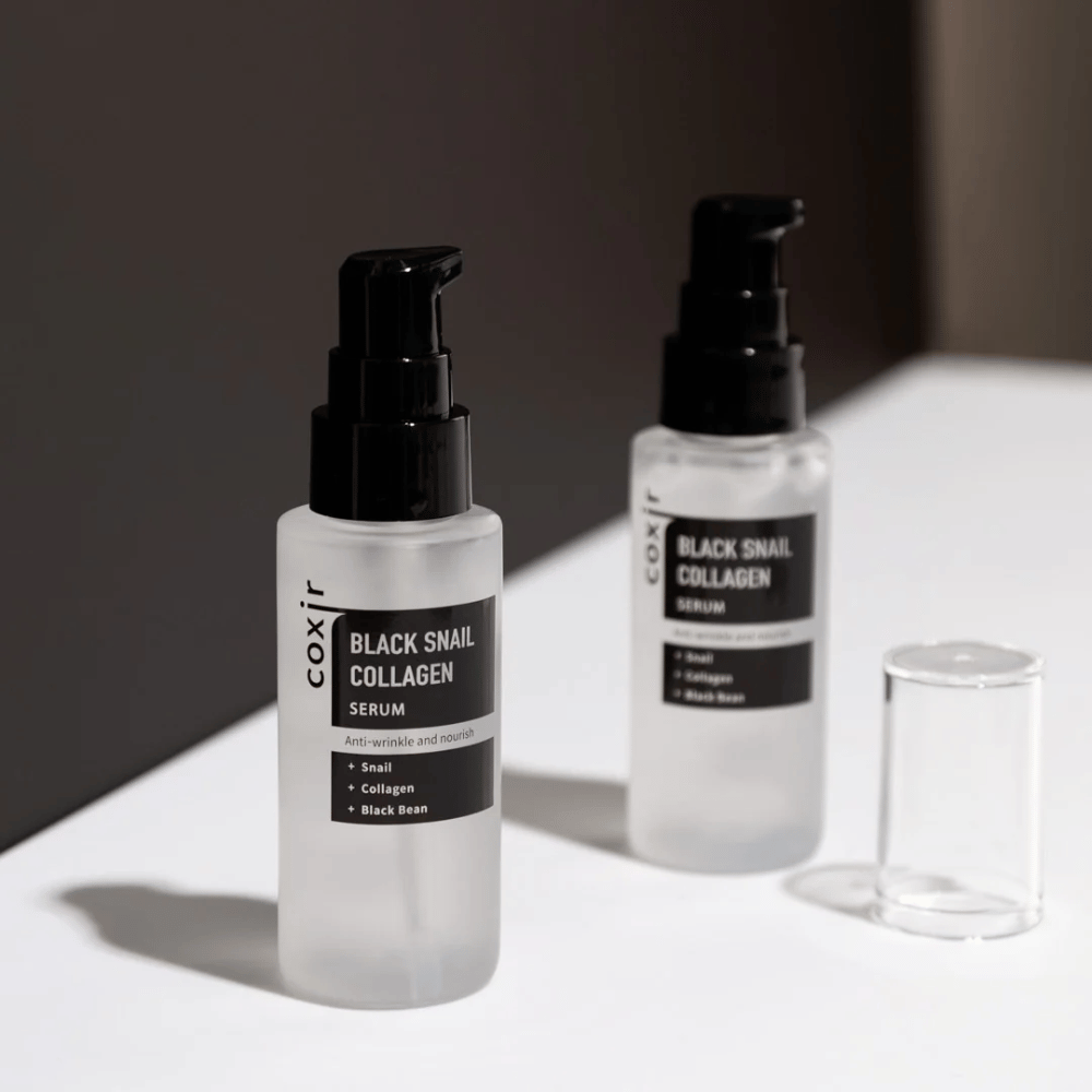  La imagen muestra dos botellas de "Black Snail Collagen Serum". El suero se comercializa como antiarrugas y nutritivo, con ingredientes como extracto de caracol, colágeno y frijol negro.