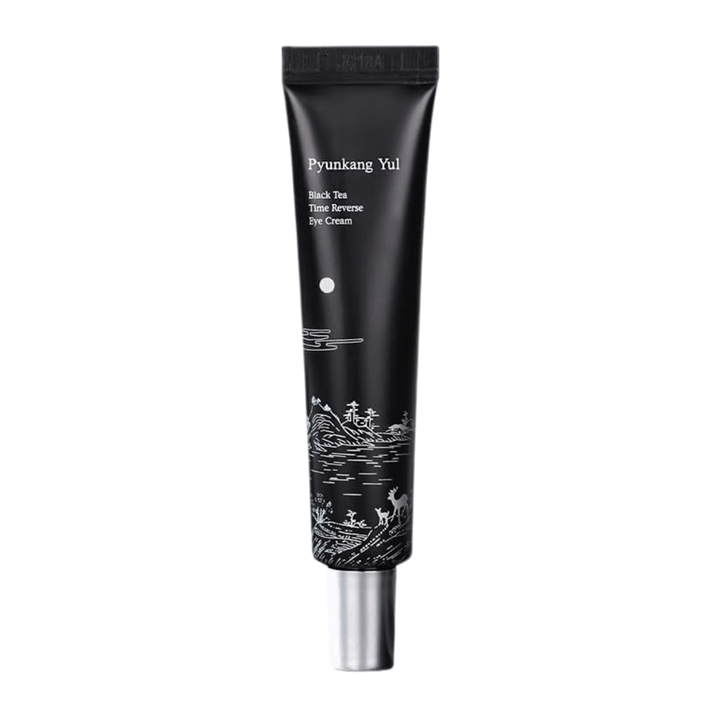 Pyunkang Yul Black Tea Time Reverse Eye Cream 25 ml en tubo negro con té negro fermentado, péptidos e ingredientes hidratantes para el contorno de ojos.