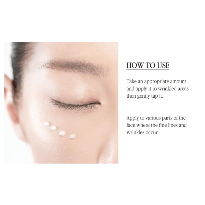 Pyunkang Yul Black Tea Time Reverse Eye Cream se aplica suavemente alrededor de los ojos para cuidar las líneas finas y dar a la piel un aspecto más liso.