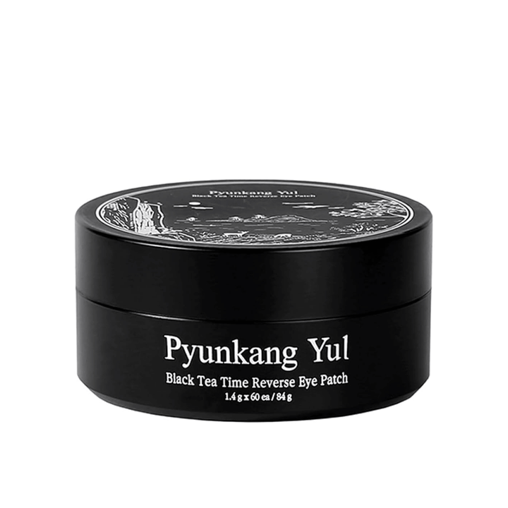Imagen de producto recortada de Pyunkang Yul Black Tea Time Reverse Eye Patch en envase negro con un diseño elegante y minimalista sobre un fondo claro.