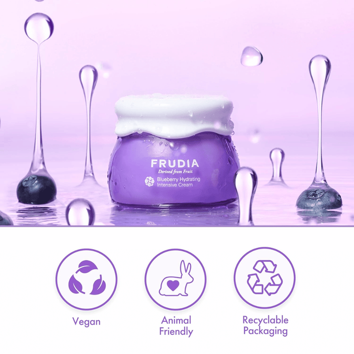 FRUDIA Blueberry Hydrating Intensive Cream en un entorno acuoso con fórmula vegana, propiedades cruelty-free y embalaje reciclable