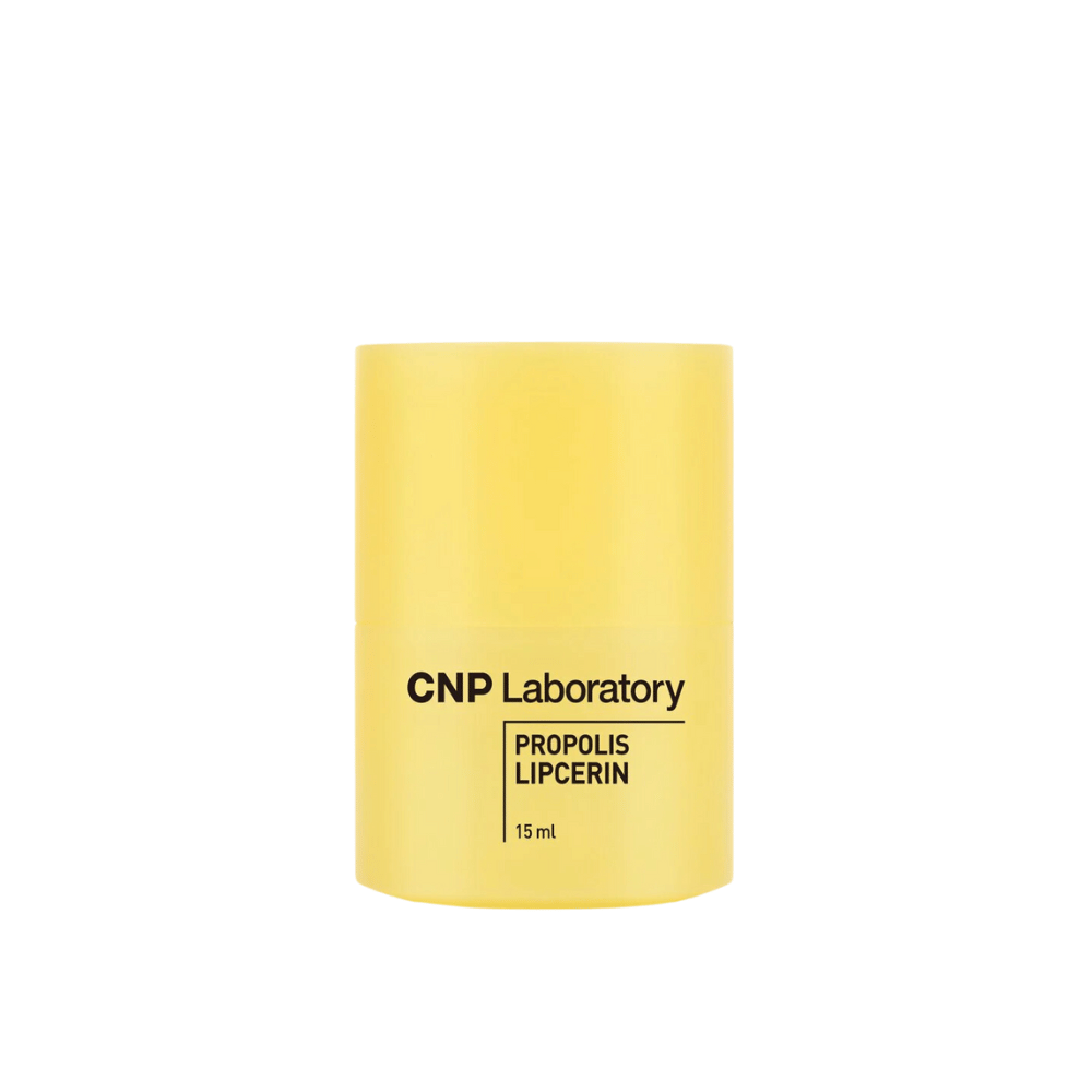 Un tubo amarillo de CNP Laboratory Propolis Lipcerin con un diseño simple y limpio. El producto contiene 15 ml y está diseñado para proporcionar hidratación y cuidado intensivo para los labios.