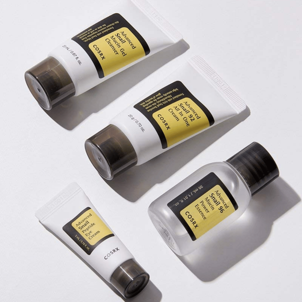 COSRX Todo Sobre el Kit de Caracol – envases de viaje con Limpiador en Gel de Caracol, Crema Todo en Uno Snail 92, Esencia de Mucina Snail 96 y Crema para Ojos con Péptidos de Caracol.