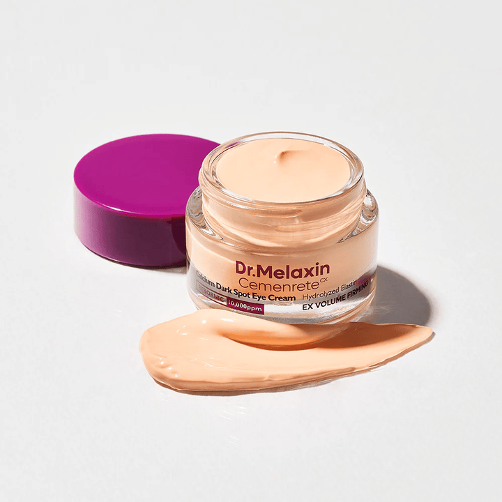 Dr.Melaxin Cemenrete Calcium Dark Spot Eye Cream en tarro abierto con textura de crema, contorno de ojos que ayuda a reducir las ojeras y dar firmeza a la piel alrededor de los ojos.