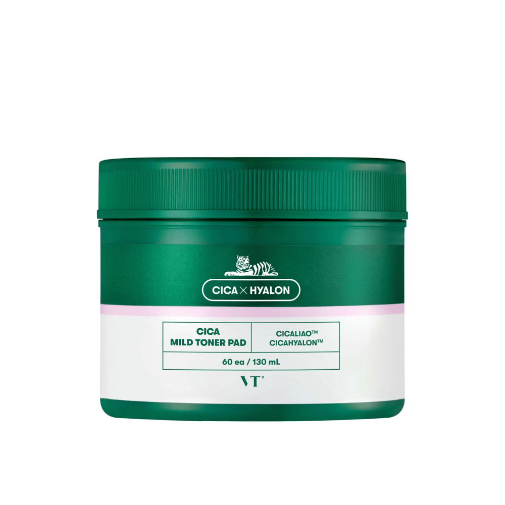 Bote verde con VT Cica Mild Toner Pad, 60 almohadillas/130 ml, con etiqueta blanca y rosa y logotipo de tigre sobre fondo blanco.