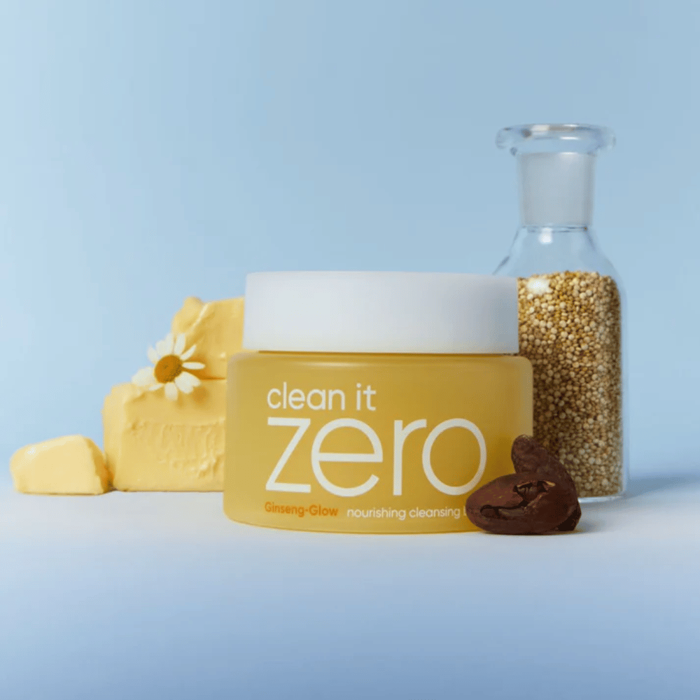 Imagen del producto Clean It Zero Ginseng-Glow Cleansing Balm con inspiración en ingredientes como el ginseng y aceites nutritivos, un bálsamo de limpieza suave que derrite el maquillaje y limpia la piel sin resecar.