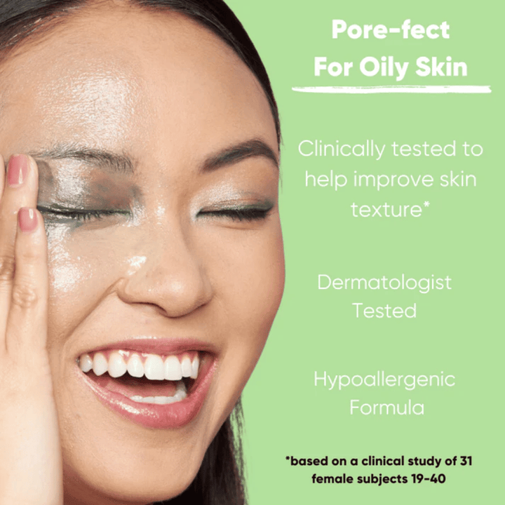 Modelo con piel fresca que muestra el efecto de Clean It Zero Pore Clarifying Cleansing Balm, fórmula clínicamente probada e hipoalergénica que mejora la textura de la piel y es adecuada para piel grasa.