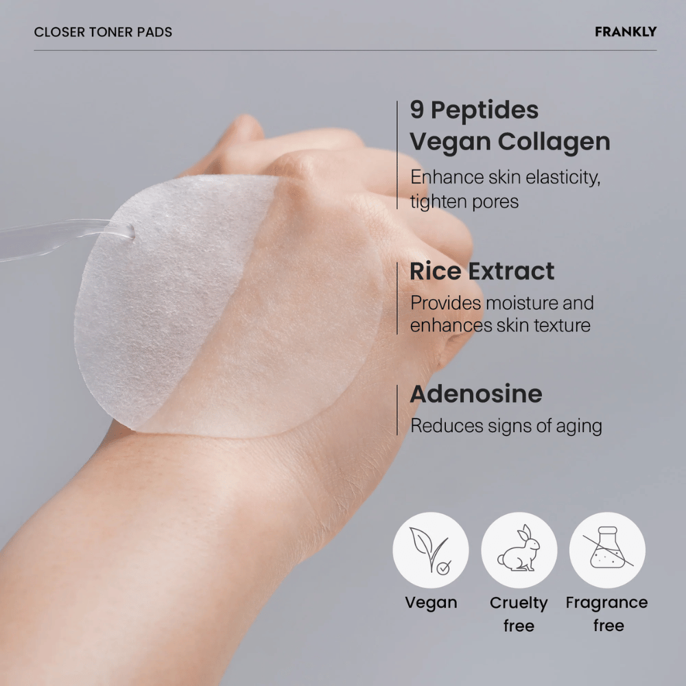 Primer plano de FRANKLY Closer Toner Pad en la mano. El texto muestra ingredientes como 9 péptidos, colágeno vegano, extracto de arroz y adenosina. Vegano y cruelty-free.