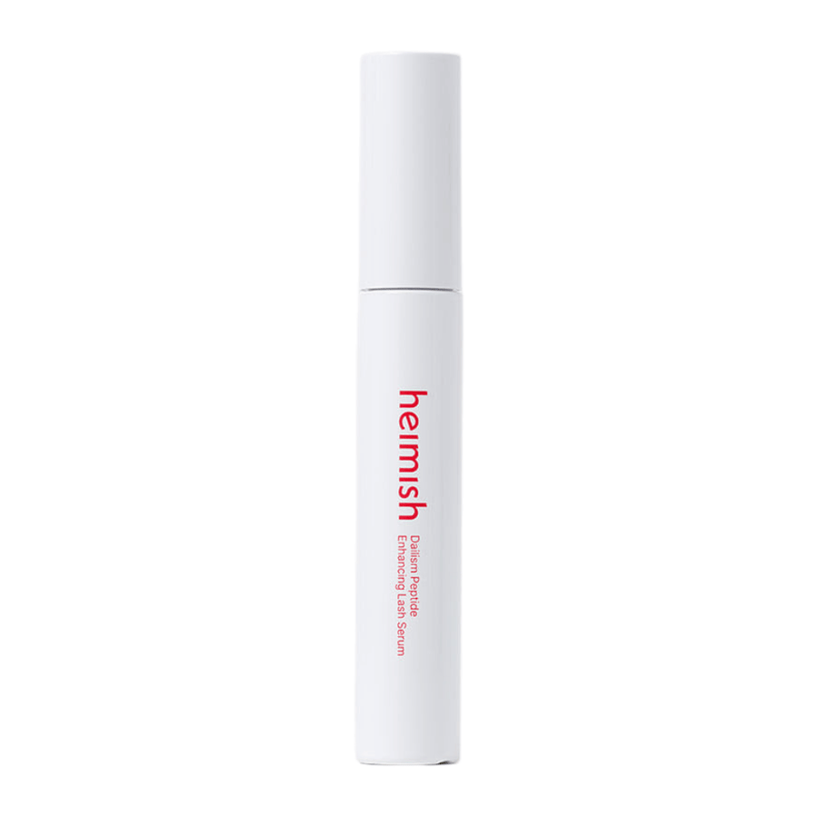 Imagen del producto de Heimish Dailism Peptide Enhancing Lash Serum sobre un fondo claro. El sérum para el cuidado de las pestañas se presenta en un elegante envase blanco con enfoque en el cuidado diario y el efecto fortalecedor para las pestañas.
