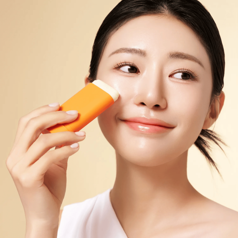 Purito Daily Soft Touch Sunscreen Stick es fácil de aplicar directamente sobre la piel – sin residuos pegajosos o blancos. Es perfecto para pieles sensibles y proporciona una protección solar sedosa con SPF50+ PA++++.