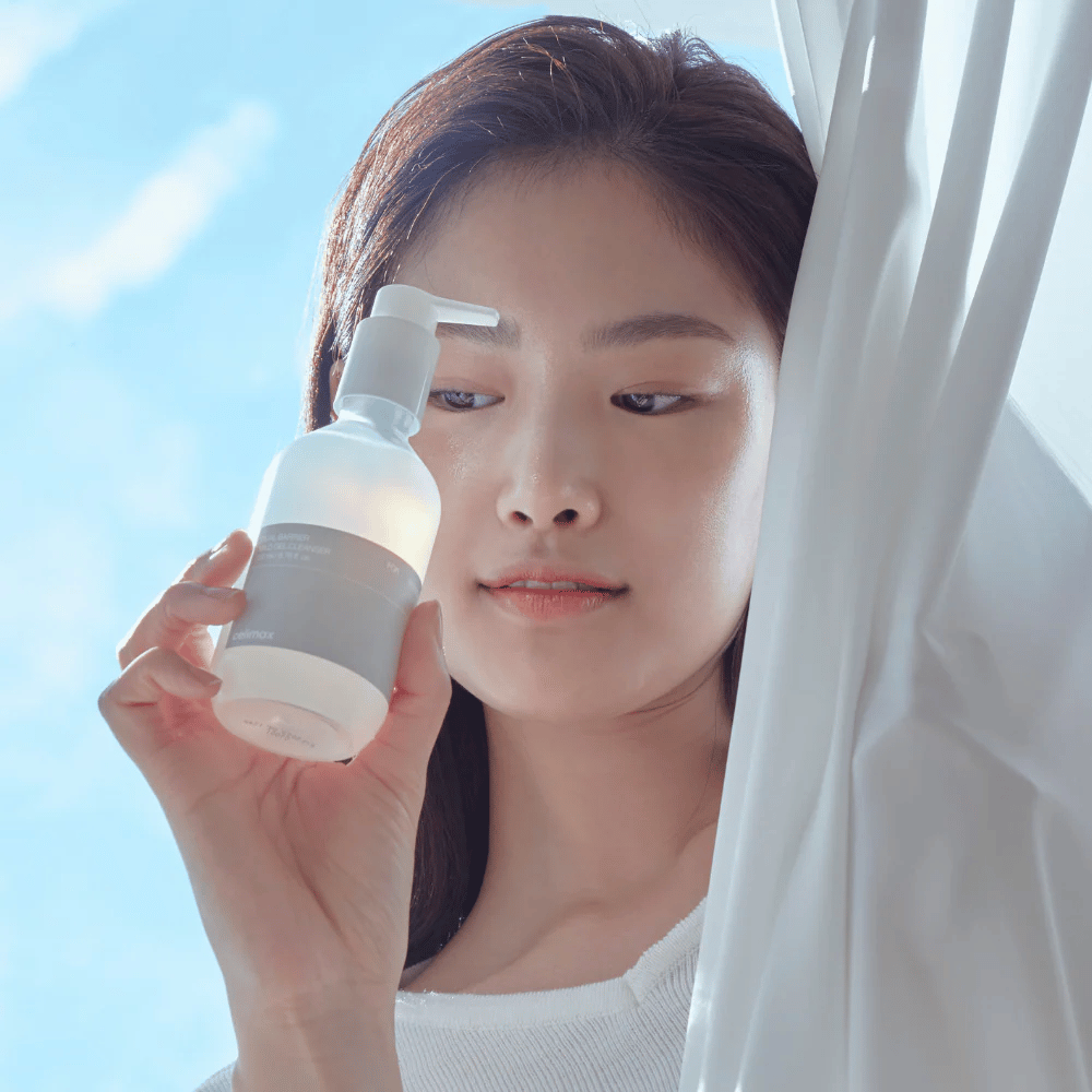 Celimax Dual Barrier Mild Gel Cleanser en uso – limpiador facial coreano suave que fortalece la barrera de la piel y es adecuado para pieles sensibles.