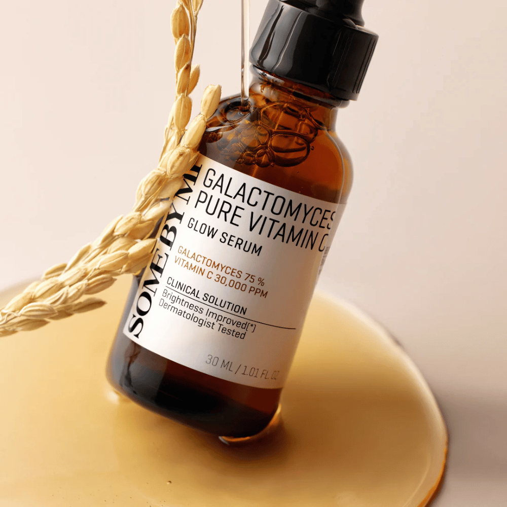 Some By Mi Galactomyces Pure Vitamin C Glow Serum es una solución poderosa para mejorar el brillo y la uniformidad de la piel. Con un 75 % de extracto de galactomyces y 30,000 ppm de vitamina C, este suero proporciona una iluminación e hidratación intensiva.