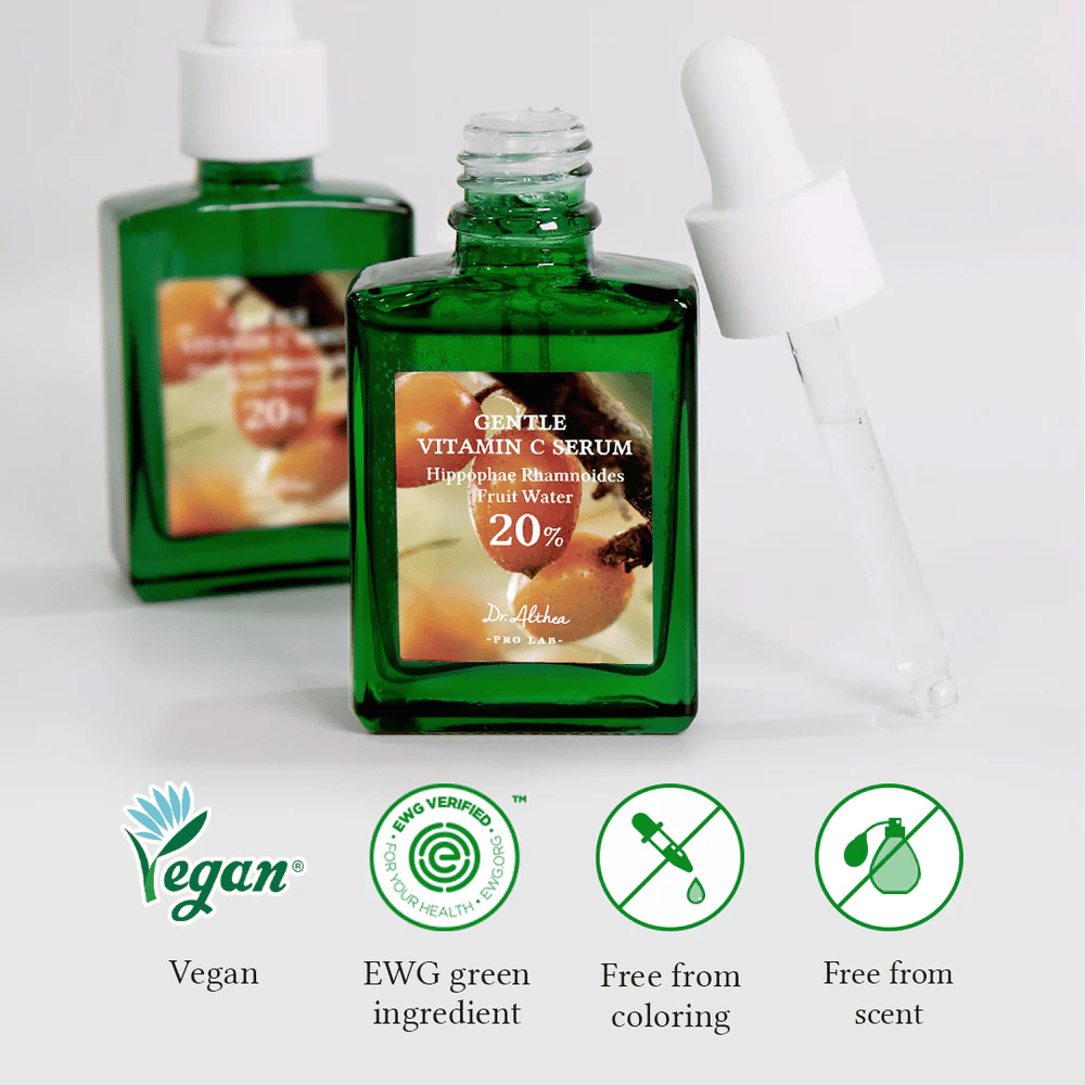 Dr.Althea Gentle Vitamin C Serum es vegano y verificado por EWG para ingredientes seguros y ecológicos. Libre de colorantes y perfumes, lo que lo hace perfecto para pieles sensibles. Contiene 20% de agua de espino amarillo para hidratar, iluminar y proteger la piel.