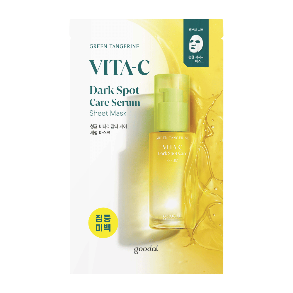 El empaque y la botella del suero de cuidado de manchas oscuras GREEN TANGERINE VITA-C y Sheet mask con un fondo amarillo vibrante que simboliza la vitamina C y el cuidado de la piel.