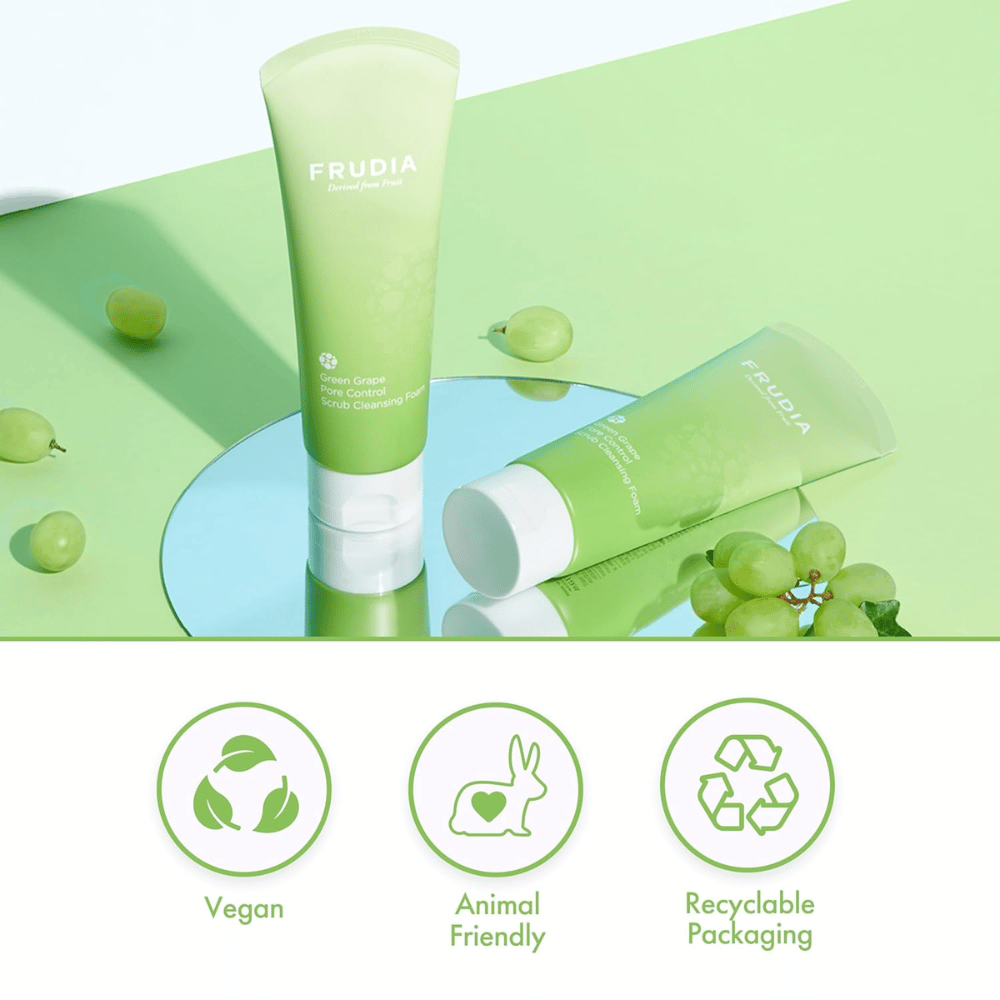 FRUDIA Green Grape Pore Control Scrub Cleansing Foam – limpieza facial vegana y cruelty-free con envase reciclable, diseñada para un cuidado efectivo de los poros.