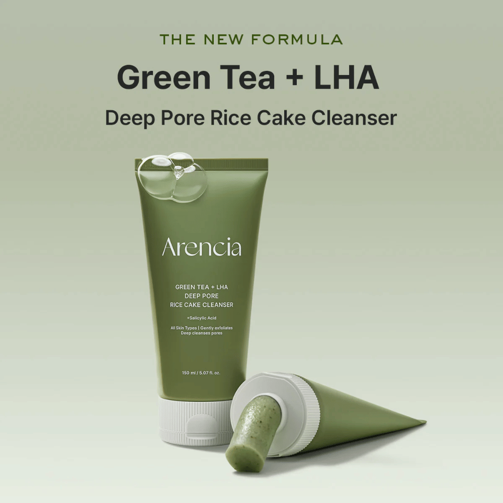 Imagen de campaña para Arencia Green Tea + LHA Deep Pore Rice Cake Cleanser que destaca la nueva fórmula con té verde y LHA para una limpieza profunda de los poros.
