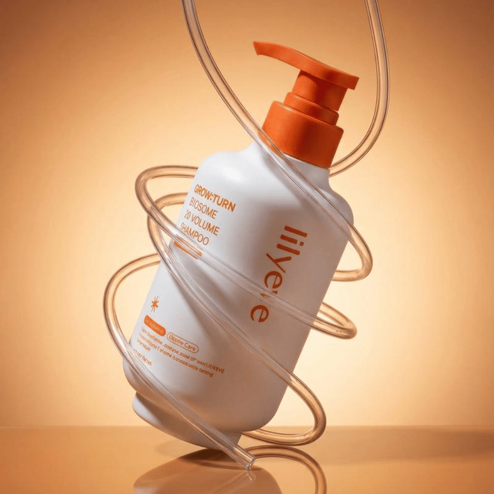 LILYEVE Grow:Turn Exosome 3D Volume Shampoo con diseño moderno y botella con dosificador para un uso fácil