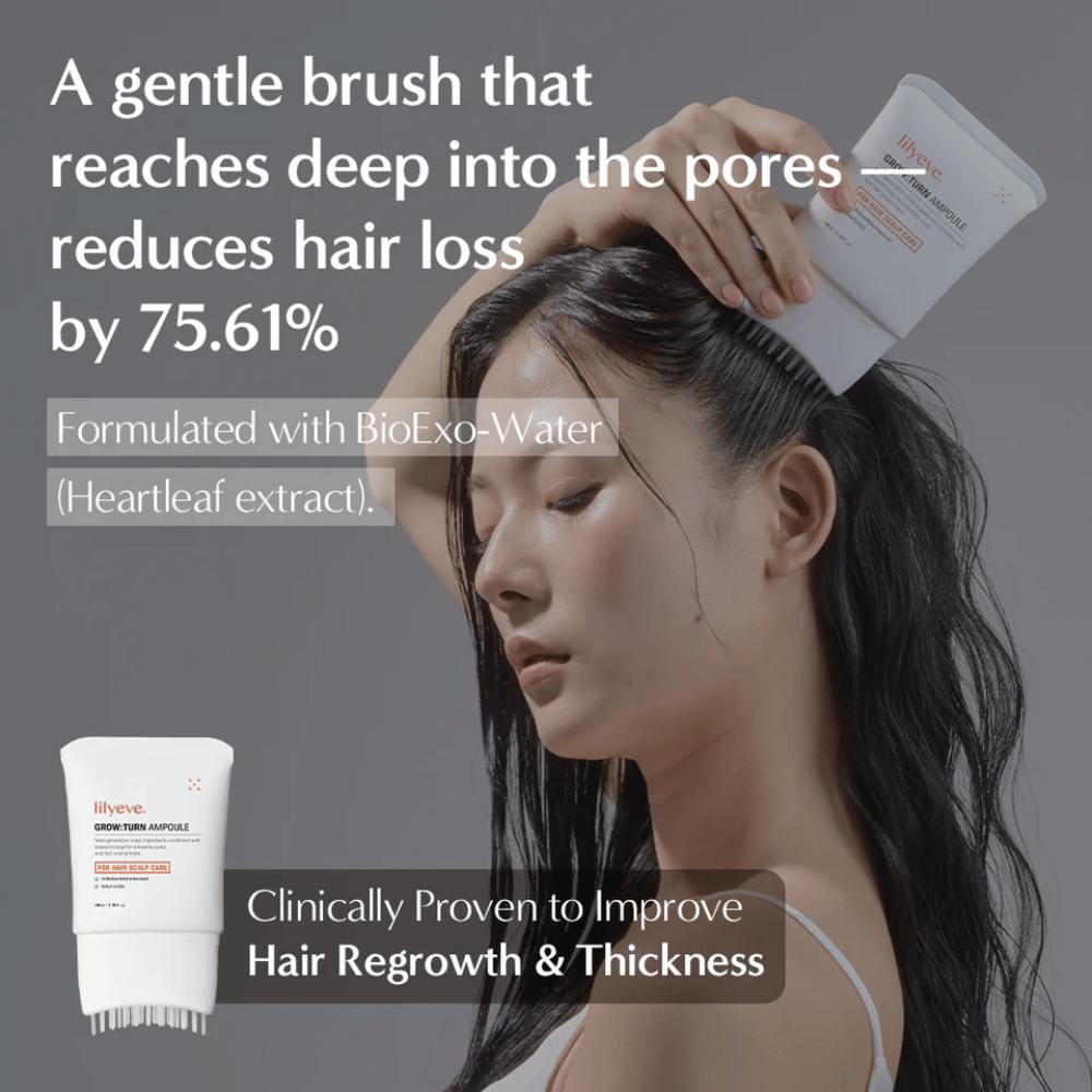 Imagen de estilo de vida en la que una persona aplica el producto directamente en el cuero cabelludo con el cepillo, con enfoque en el crecimiento del cabello y la reducción de la caída del cabello.