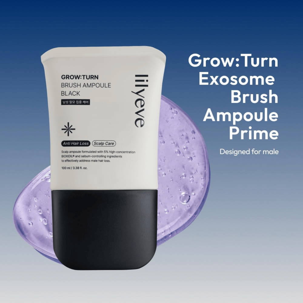 Primer plano de LILYEVE Grow:Turn Exosome Brush Ampoule Prime con gotas decorativas de sérum y el exclusivo aplicador con cepillo. La imagen enfatiza la fácil aplicación directamente sobre el cuero cabelludo y el cuidado específico de las raíces del cabello.