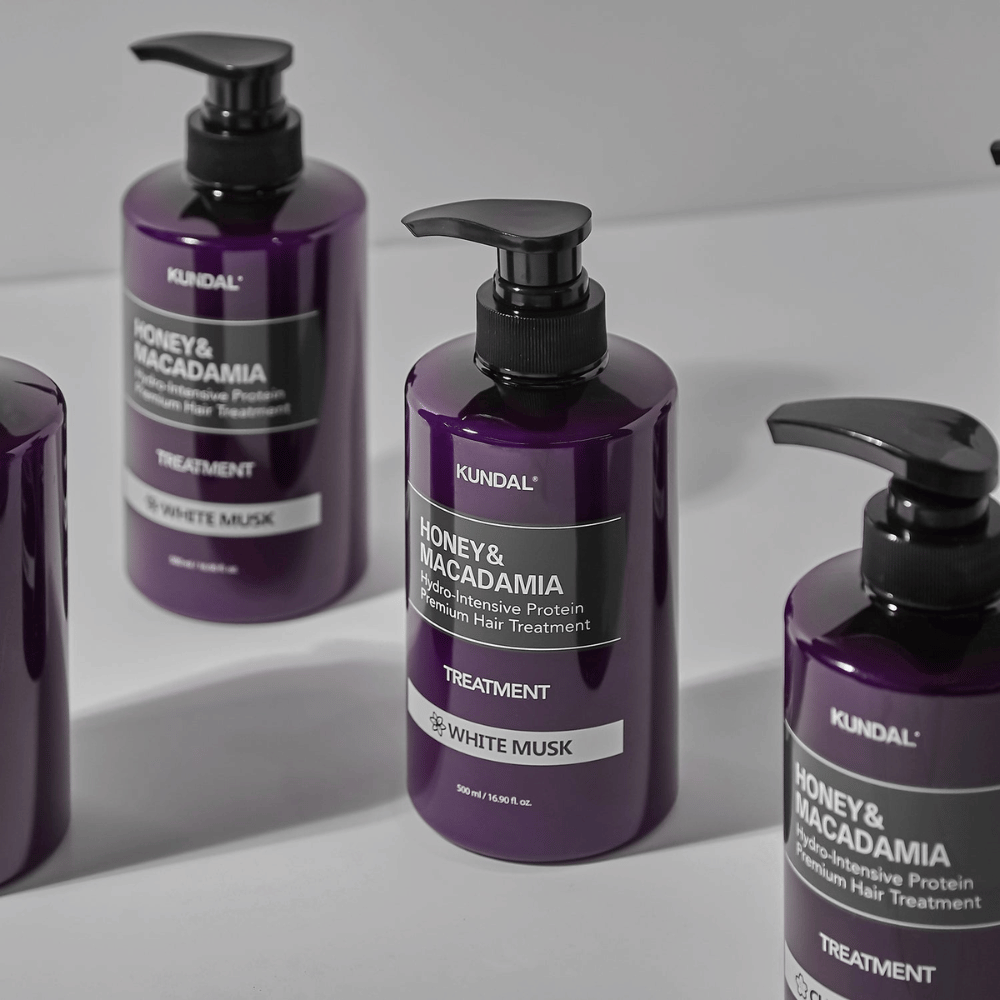 KUNDAL Honey & Macadamia Hydro-Intensive Protein Premium Hair Treatment White Musk, 500 ml, en botella con bomba lila.