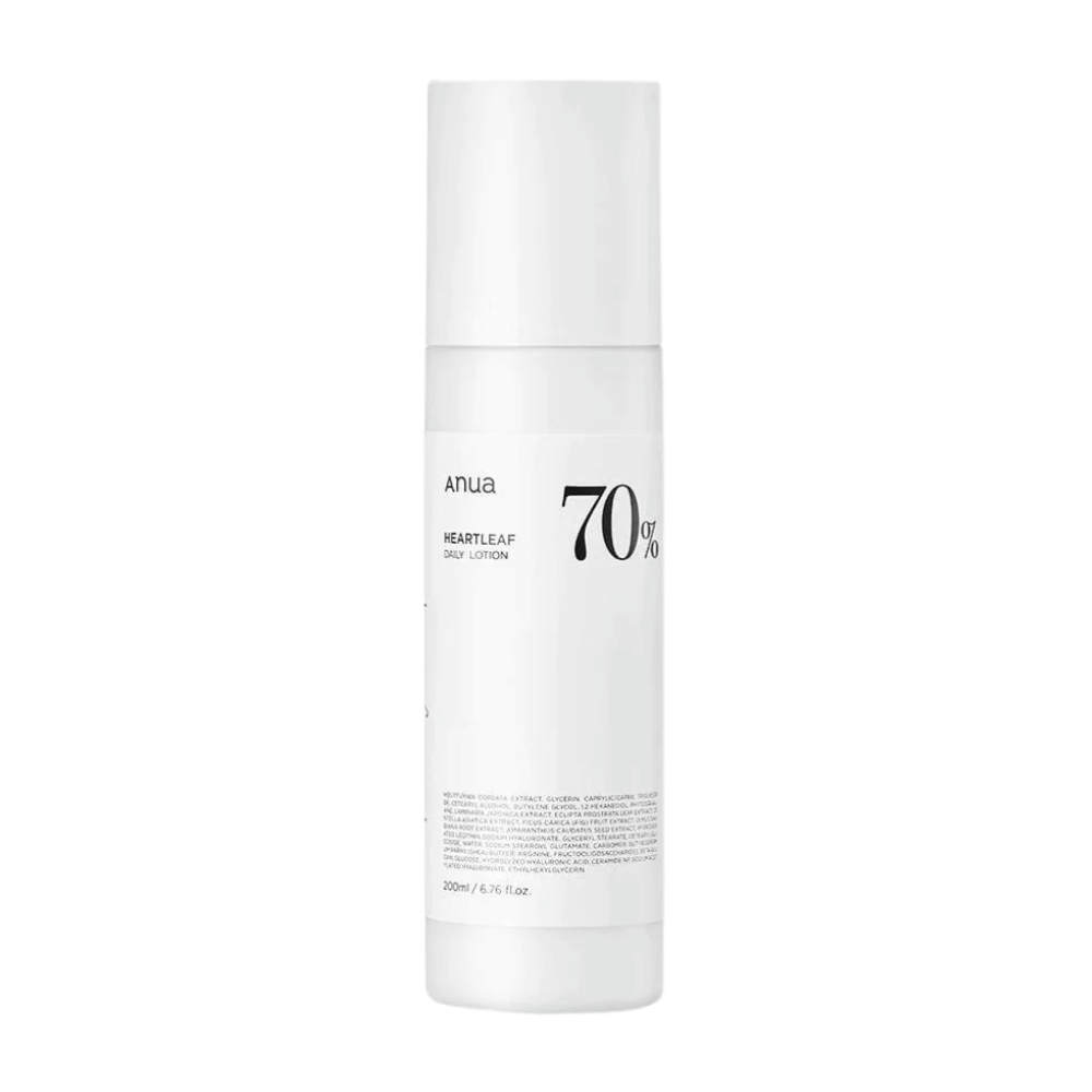 Una botella blanca con una tapa blanca con Heartleaf 70% Daily Lotion sobre fondo blanco, de Anua.