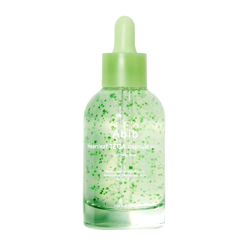 Imagen de producto limpia de Abib Heartleaf TECA Capsule Serum con cápsulas verdes visibles en el frasco y enfoque en el diseño calmante del sérum.