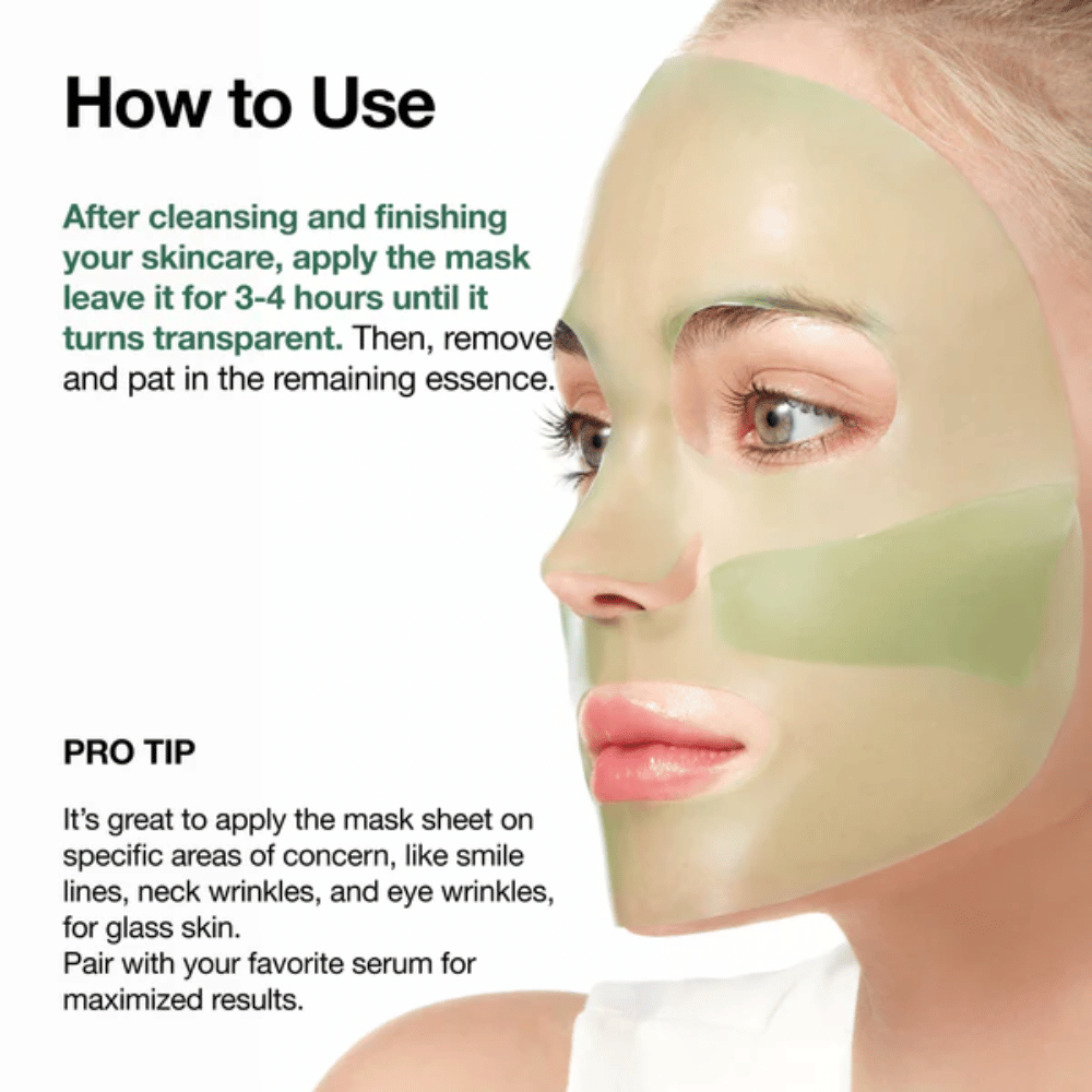Una modelo lleva una mascarilla de hidrogel verde claro que cubre la mayor parte del rostro. La imagen muestra cómo se usa la mascarilla después de la rutina de cuidado de la piel y enfatiza que debe permanecer sobre la piel durante 3–4 horas hasta que se vuelva transparente. El enfoque está en la hidratación duradera y en que la esencia sea absorbida eficazmente por la piel.