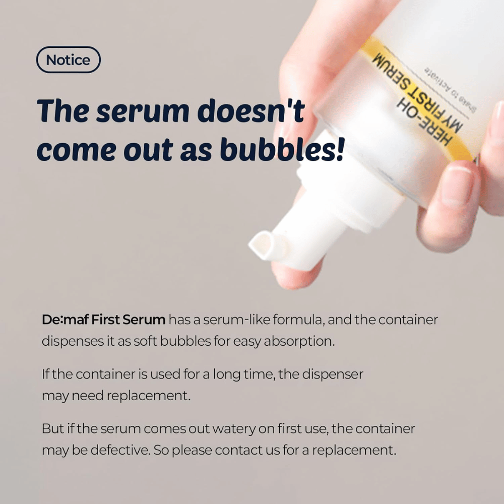 Imagen informativa que explica que De:maf Here-Oh My First Serum tiene una fórmula similar a un sérum que se dispensa como suaves burbujas para una rápida absorción.