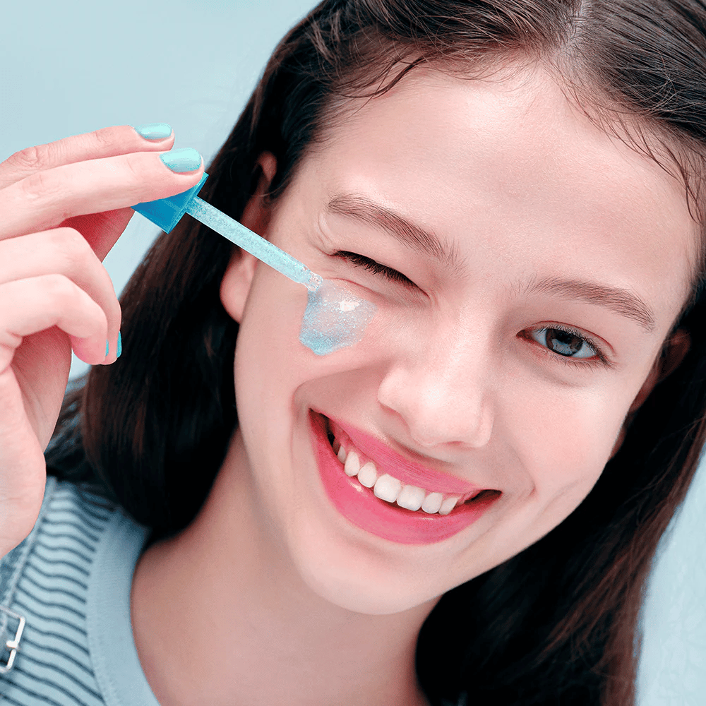 Aplicación de EQUAL BERRY Hyaltoin Flooding Serum con pipeta – hidrata y da brillo