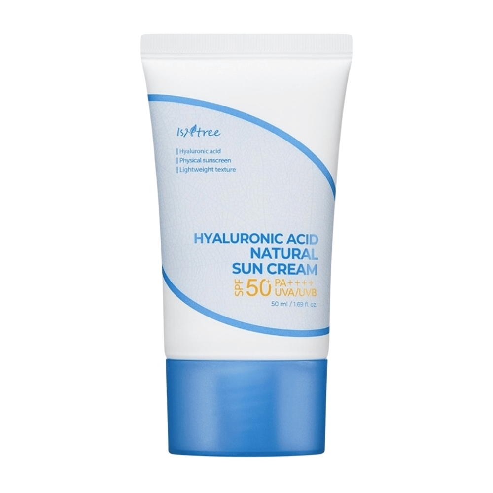 Isntree Hyaluronic Acid Natural Sun Cream con SPF50+ PA++++ protege contra UVA/UVB, hidrata con ácido hialurónico y es adecuada para pieles sensibles gracias a su fórmula ligera, física y no comedogénica.