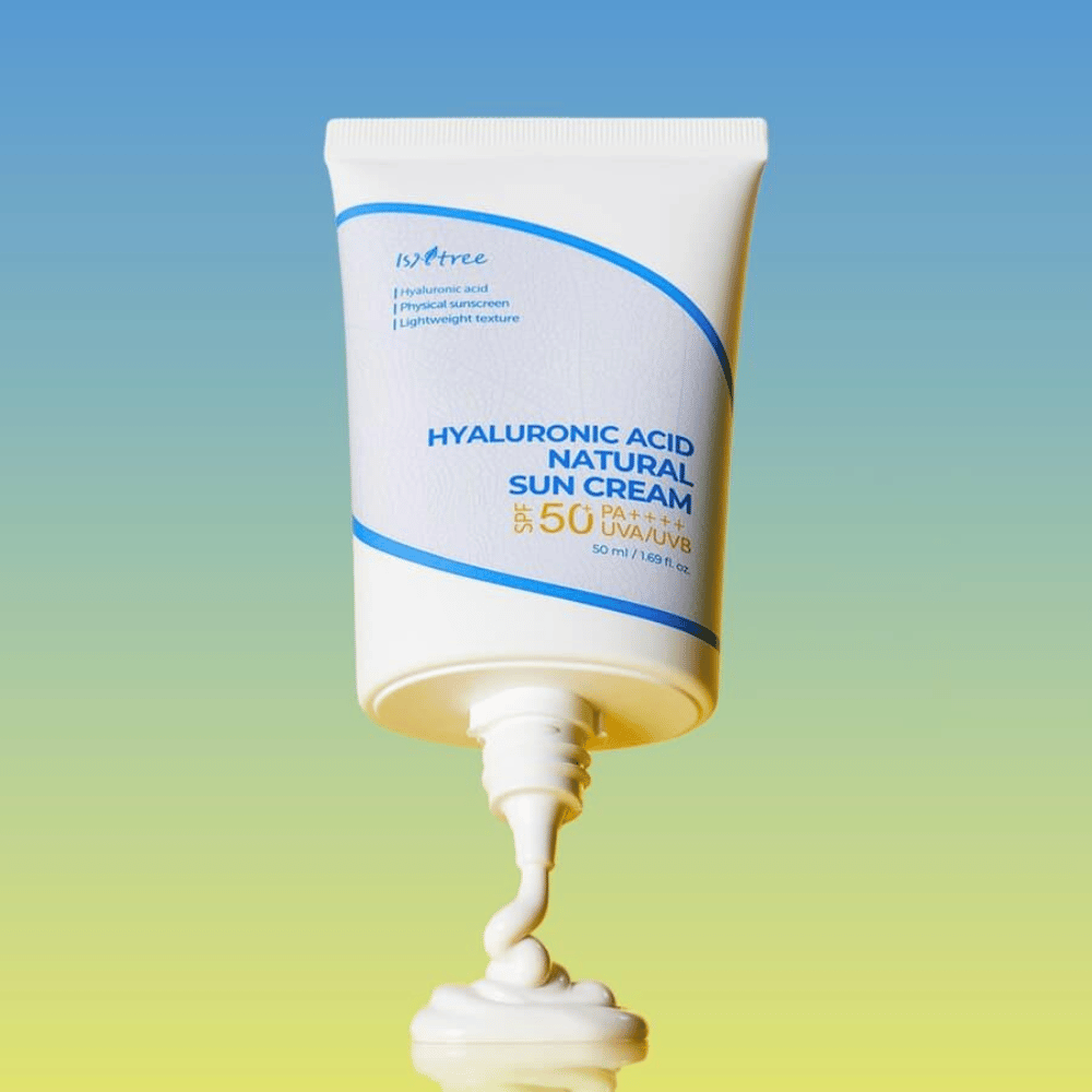 Isntree Hyaluronic Acid Natural Sun Cream es un protector solar con SPF50+ PA++++ que ofrece una fuerte protección contra los rayos UVA y UVB. Contiene ácido hialurónico que hidrata profundamente, mientras que el filtro físico es suave para la piel sensible.