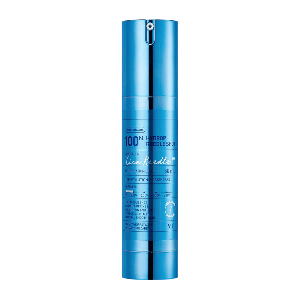Botella cilíndrica azul VT Cica Hyalon Hydrop Reedle Shot 100hL, 50 ml, con bomba y detalles plateados, de pie sobre fondo blanco.