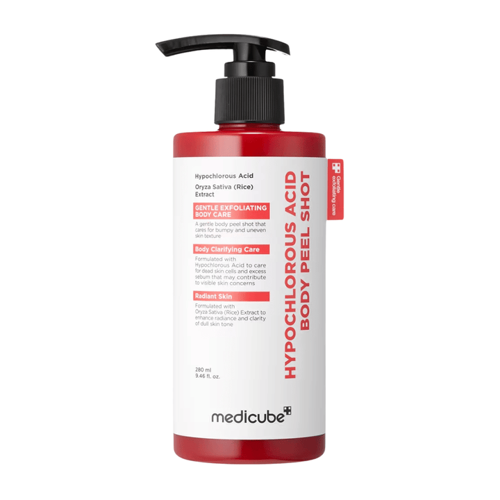Imagen de producto recortada de Medicube Hypochlorous Acid Body Peel Shot en botella roja con bomba para el cuidado corporal exfoliante y la hidratación de la piel áspera.