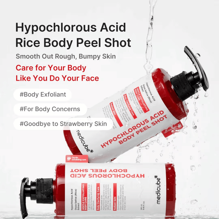 Imagen promocional de Medicube Hypochlorous Acid Body Peel Shot con efecto de agua y enfoque en la exfoliación corporal para piel de fresa, textura desigual de la piel y zonas secas.