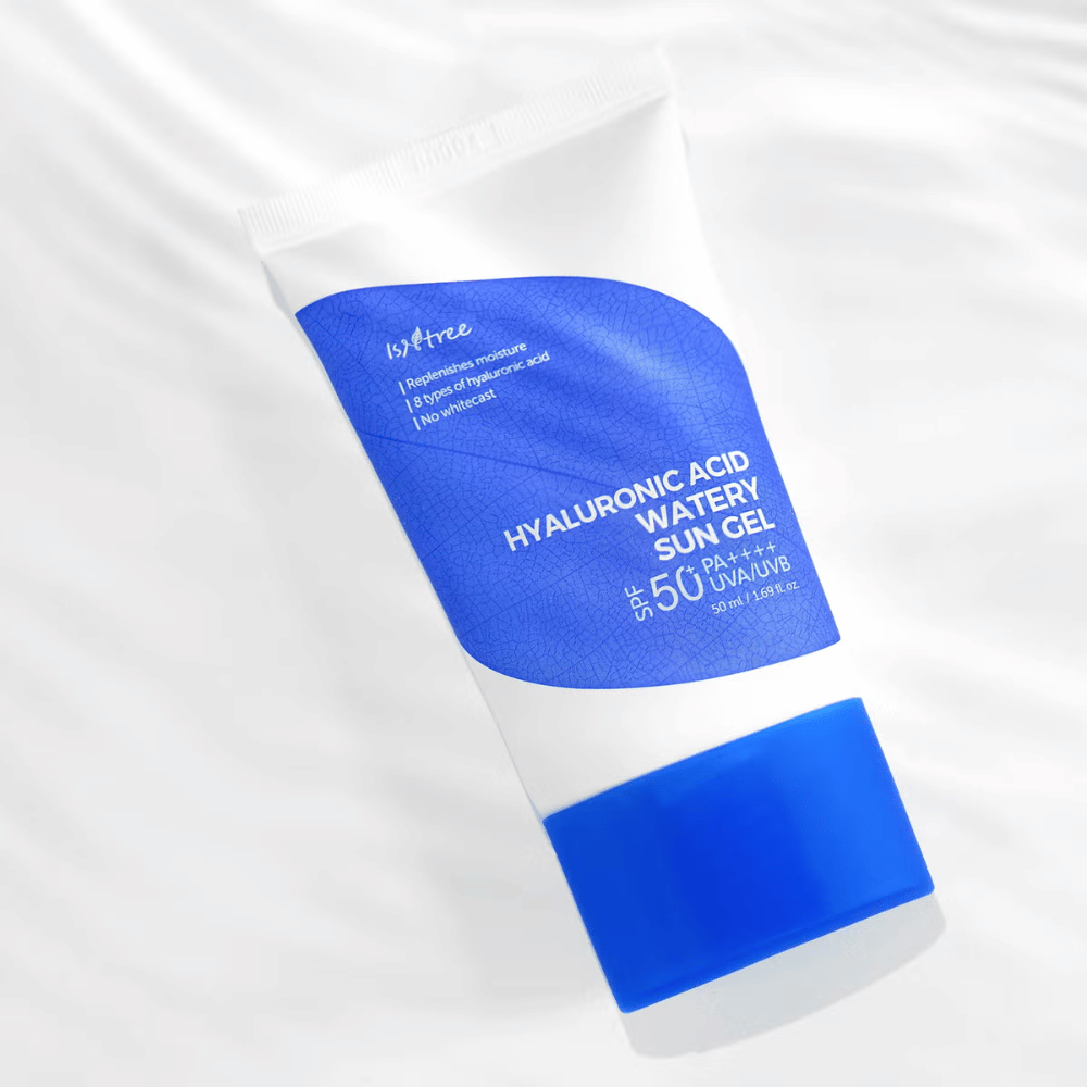 Isntree Hyaluronic Acid Watery Sun Gel SPF50+ PA++++ 50ml – crema solar coreana con 8 tipos de ácido hialurónico para hidratación intensa y protección UV.