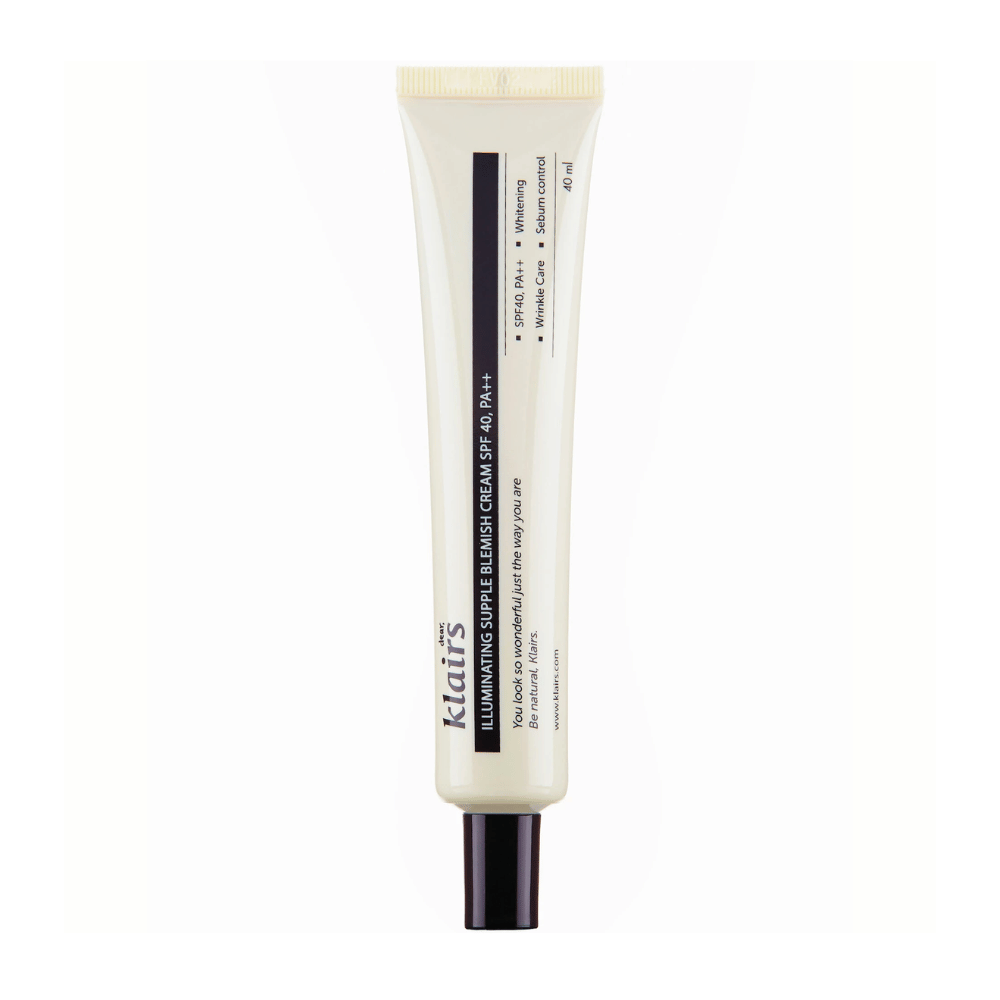 Un tubo de Klairs Illuminating Supple Blemish Cream SPF40 PA++, una crema de día con color, sobre un fondo blanco.