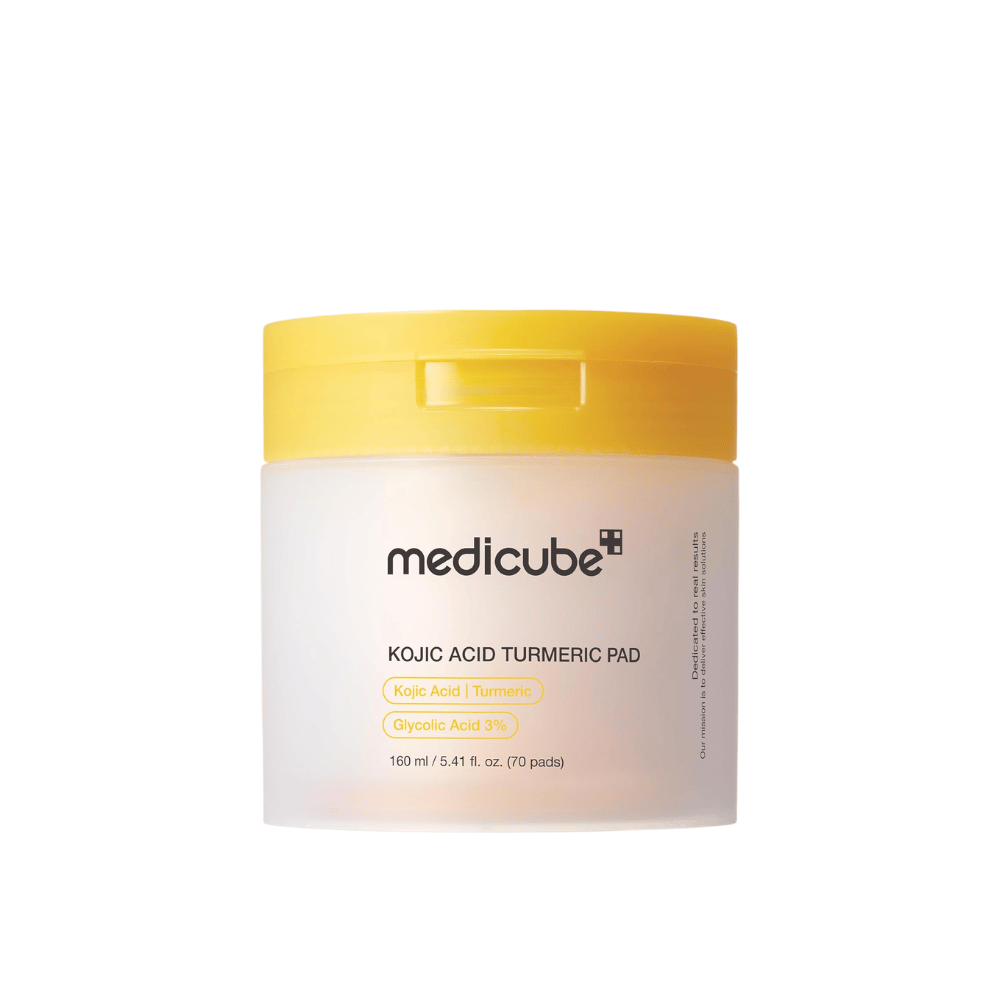 Imagen de producto recortada de Medicube Kojic Acid Turmeric Pad en un envase amarillo con discos exfoliantes que contienen ácido kójico, cúrcuma y ácido glicólico para un tono de piel más uniforme y luminosidad.